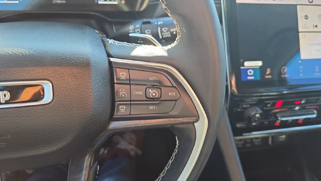 Used 2023 Jeep Grand Cherokee Limited AWD/4WD image 21