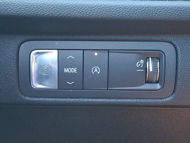 Used 2025 Chevrolet Traverse LT FWD image 25