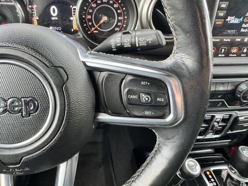 Used 2019 Jeep Wrangler Unlimited Sahara AWD/4WD image 16