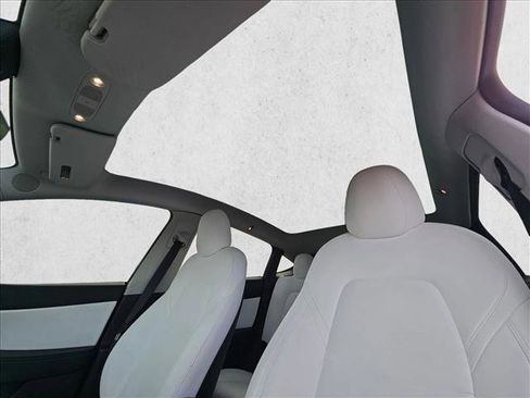 Used 2022 Tesla Model Y Long Range image 14