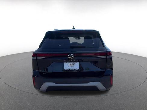 Used 2026 Volkswagen Tiguan SE FWD image 12