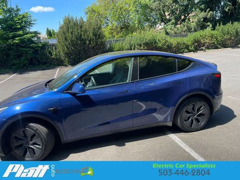 Used 2024 Tesla Model Y Long Range RWD image 5