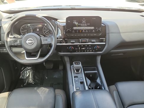Used 2025 Nissan Pathfinder SL FWD image 18