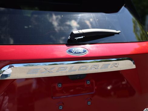 Certified 2023 Ford Explorer XLT AWD/4WD image 30
