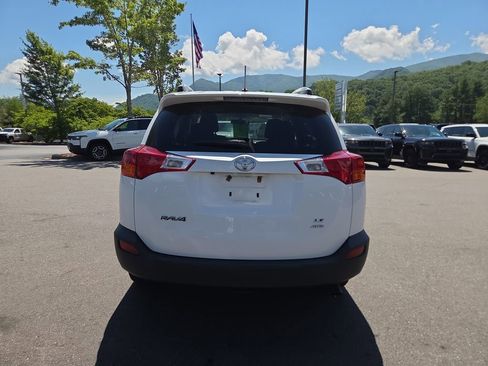 Used 2015 Toyota RAV4 LE AWD/4WD image 5