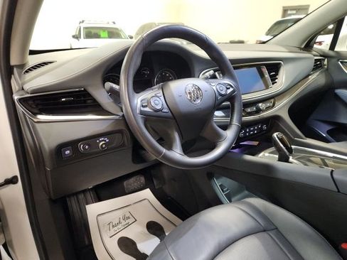 Used 2018 Buick Enclave Essence image 12