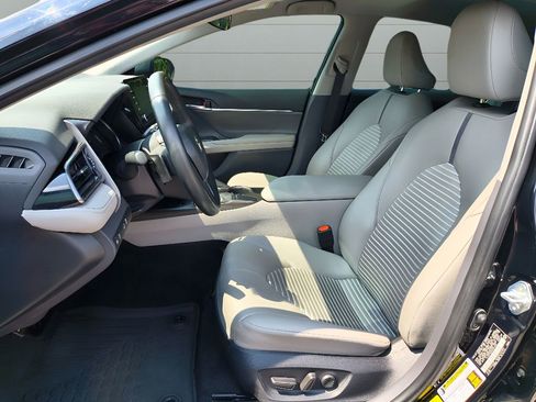 Used 2023 Toyota Camry SE image 16