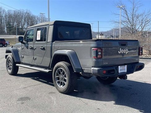 Used 2020 Jeep Gladiator Overland image 3