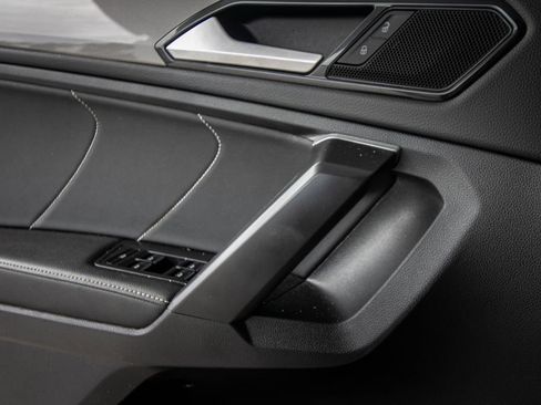 Certified 2024 Volkswagen Tiguan SE FWD image 21