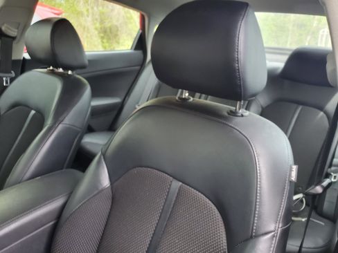 Used 2019 Kia Optima S image 13