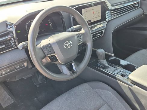 Used 2025 Toyota Camry LE FWD image 10