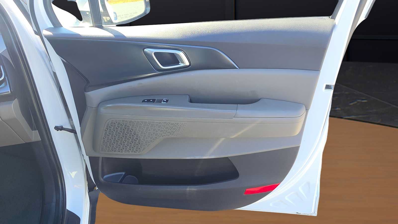 Used 2025 Kia Carnival FWD image 22