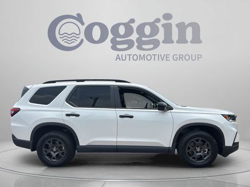 Certified 2025 Honda Pilot TrailSport image 6