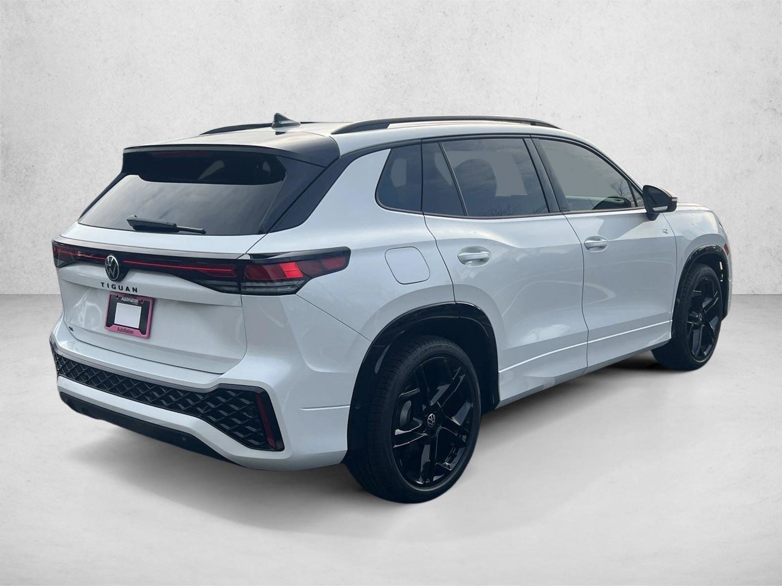 New 2026 Volkswagen Tiguan SE R-Line FWD image 5