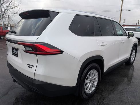 Certified 2024 Toyota Grand Highlander XLE image 7