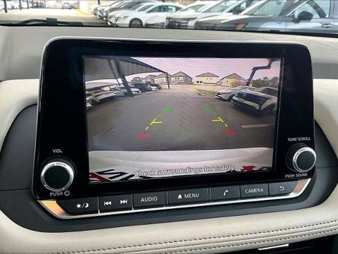 Certified 2025 Nissan Rogue SV image 26