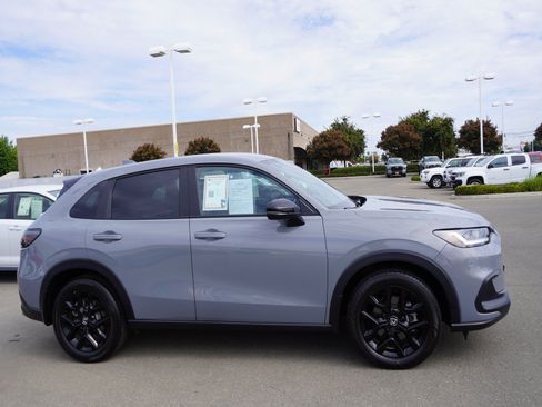 Used 2025 Honda HR-V Sport image 4