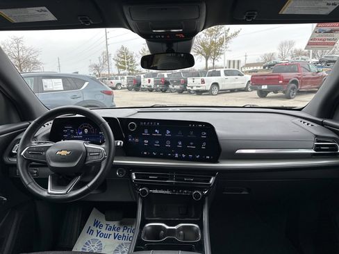 Used 2025 Chevrolet Traverse LT image 52