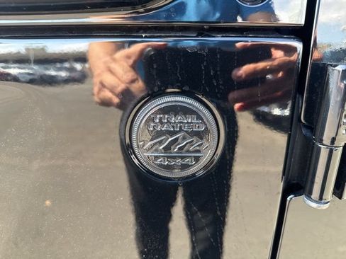 Used 2022 Jeep Wrangler Unlimited Sahara AWD/4WD image 38