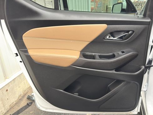 Used 2023 Chevrolet Traverse Premier image 21