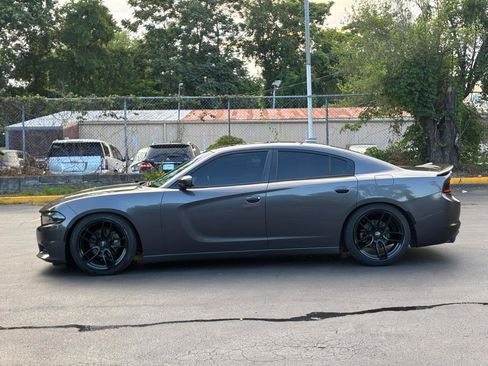 Used 2017 Dodge Charger SXT w/ Plus Group RWD image 9