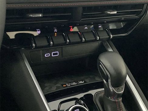 Certified 2024 Chevrolet Colorado Z71 w/ Z71 Convenience Package 2 image 23