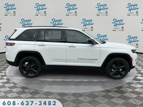Used 2024 Jeep Grand Cherokee Limited w/ Black Appearance Package AWD/4WD image 4