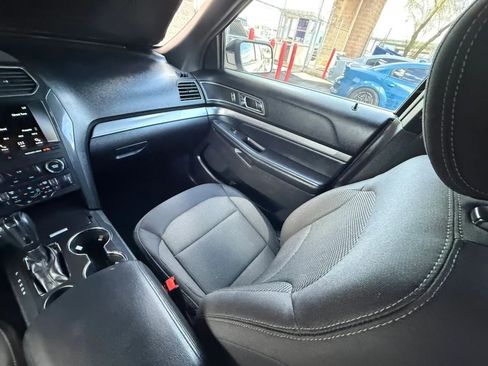 Used 2018 Ford Explorer XLT w/ Equipment Group 201A FWD image 48