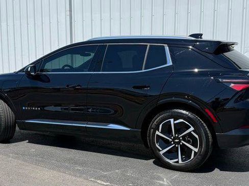 Used 2025 Chevrolet Equinox EV LT image 2