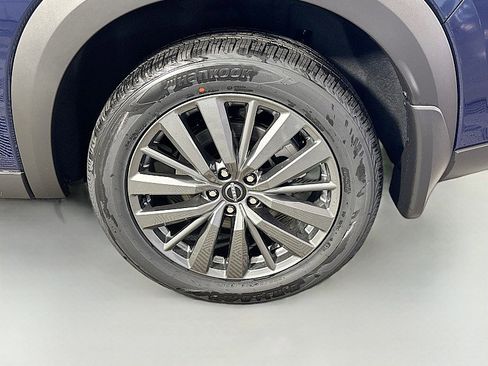 New 2025 Nissan Pathfinder SL w/ SL Premium Package image 34