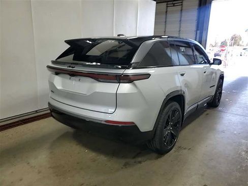 Used 2024 Jeep Wagoneer Launch Edition image 6