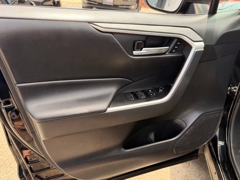 Used 2019 Toyota RAV4 XLE Premium w/ Cold Weather Package AWD/4WD image 13