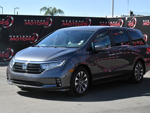 Used 2023 Honda Odyssey EX-L image 3