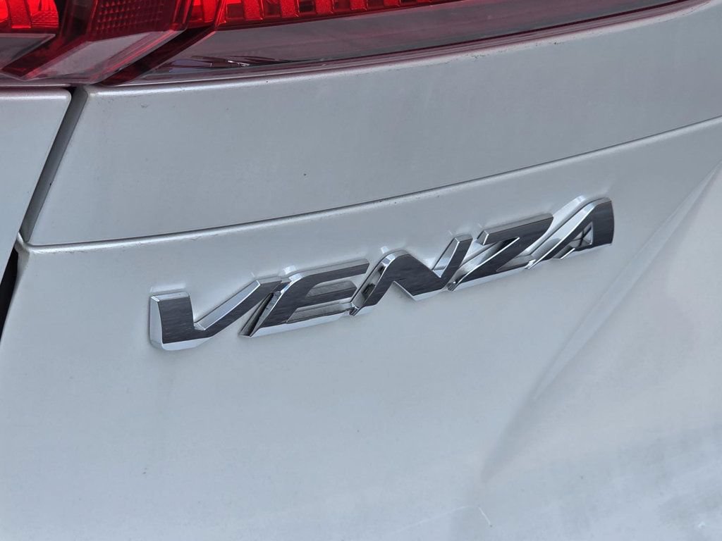 Used 2023 Toyota Venza LE AWD/4WD image 26