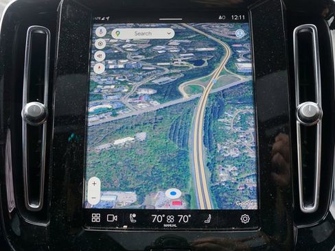 Used 2023 Volvo XC40 B4 Ultimate w/ Climate Package image 10