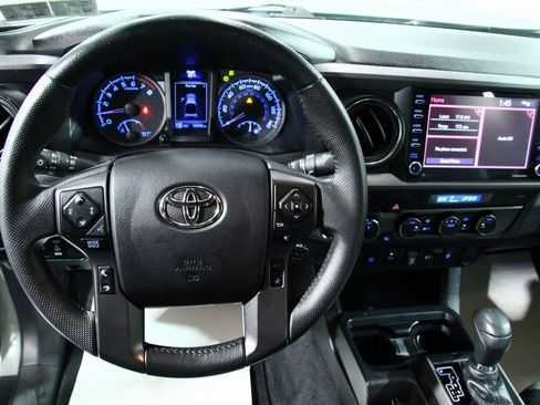 Used 2022 Toyota Tacoma TRD Sport image 6