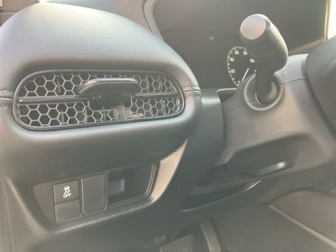 Used 2025 Honda HR-V LX image 11