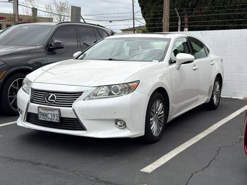 Used 2014 Lexus ES 350 w/ Luxury Package FWD image 3