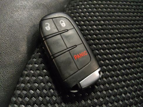 Used 2019 Dodge Journey Crossroad w/ Driver Convenience Group FWD image 32