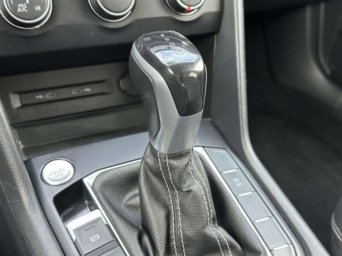 Used 2022 Volkswagen Taos SE image 27