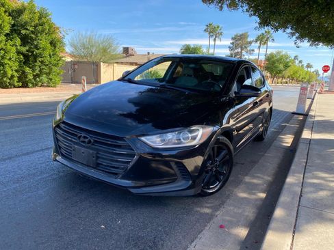 Used 2017 Hyundai Elantra SE image 4