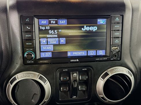 Used 2018 Jeep Wrangler Unlimited Sahara w/ Dual Top Group image 17