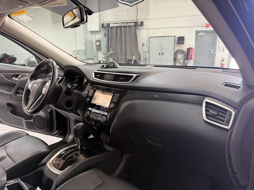 Used 2016 Nissan Rogue SL AWD/4WD image 16