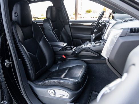 Certified 2018 Porsche Cayenne image 42