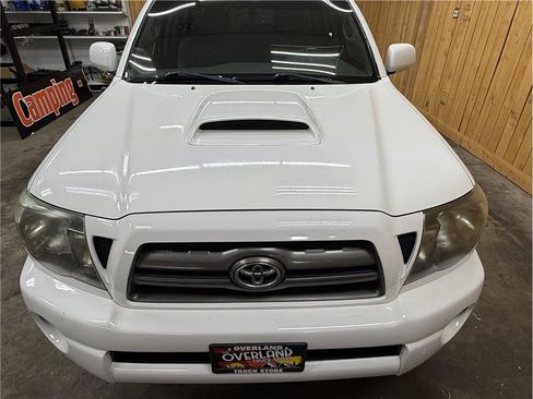 Used 2010 Toyota Tacoma PreRunner RWD image 4