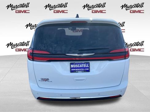 Used 2023 Chrysler Pacifica Touring-L FWD image 7