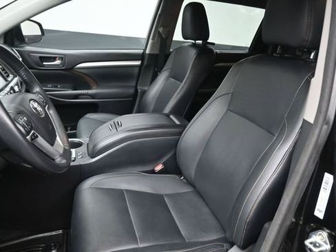 Used 2015 Toyota Highlander XLE AWD/4WD image 19