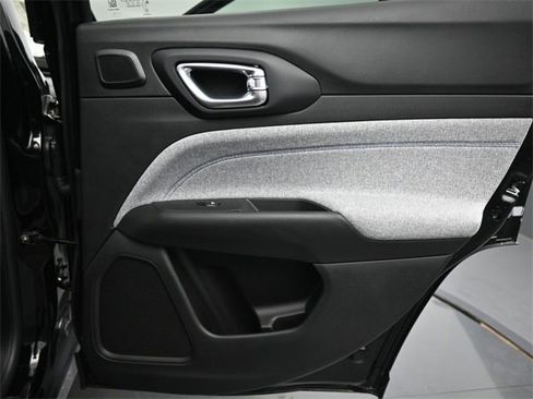 New 2025 Jeep Compass Latitude w/ Sun & Sound Group image 16