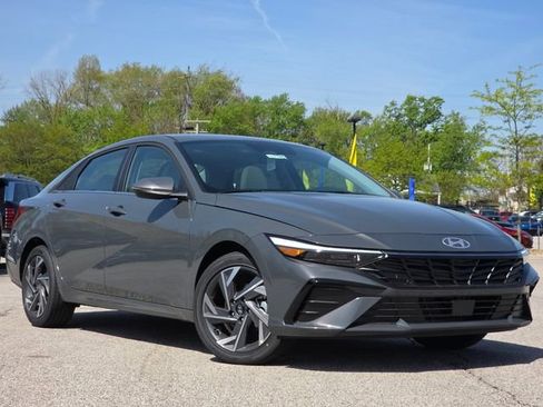 New 2026 Hyundai Elantra Limited FWD image 2