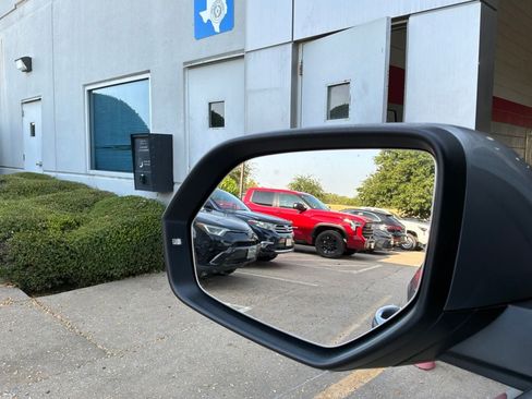 Used 2026 Volkswagen Atlas Cross Sport SE AWD/4WD image 23